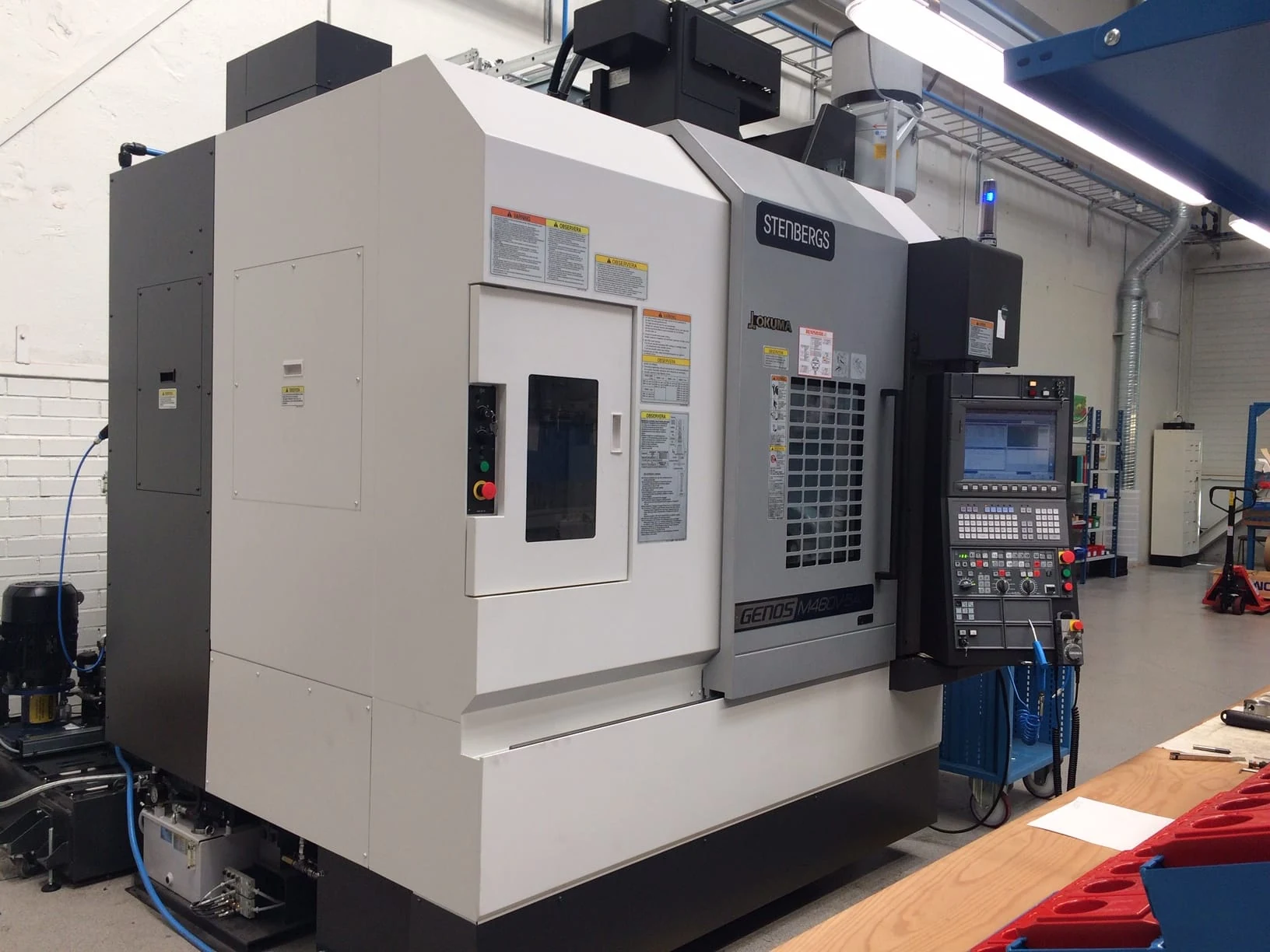 Okuma Genos 5-axlig CNC-maskin i Kuszlis verkstad